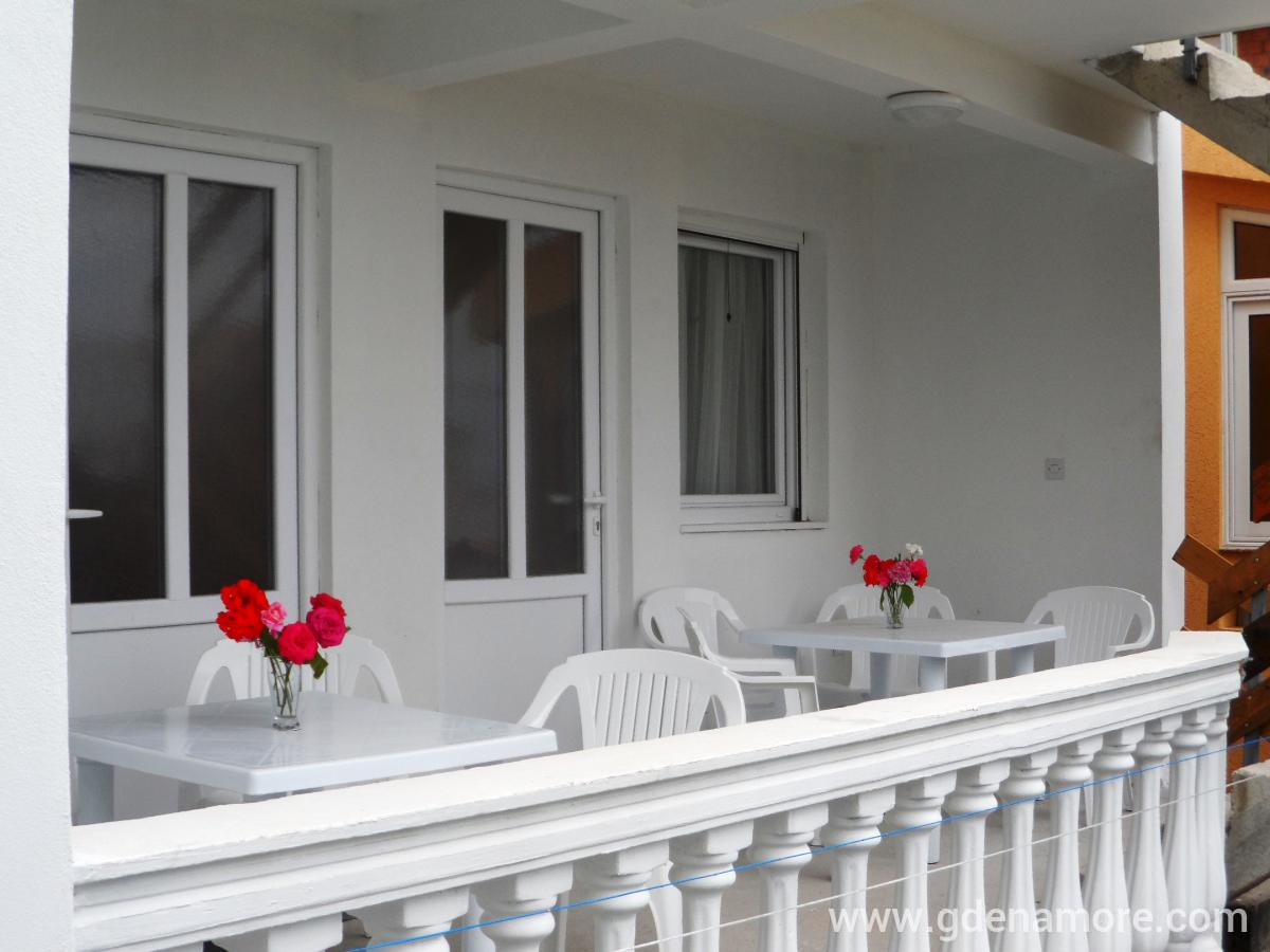 Appartements Milosavljevic, Appartement 4, logement privé à Dobre Vode, Monténégro