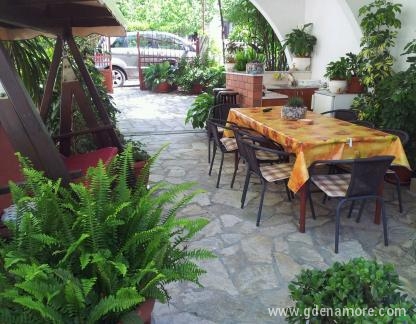Apartmani Gabi, alloggi privati a Tivat, Montenegro - terasa