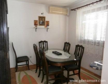 stan 50 kvm, alojamiento privado en Igalo, Montenegro