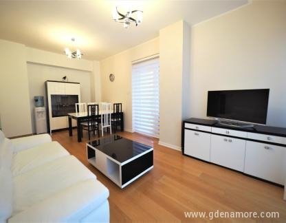 SOBE, APARTMANI I STANOVI NA 300 METARA OD PLAŽE - FIRST MINUTE PONUDA 2017, privatni smeštaj u mestu Budva, Crna Gora