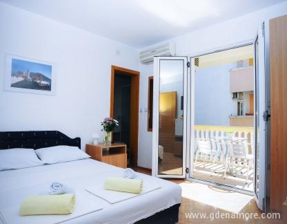 Budva Inn Apartments, Doppelzimmer komfor + großem Balkon, Privatunterkunft im Ort Budva, Montenegro