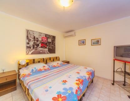 Apartmani Lilić, Apartman sa terasom/3, privatni smeštaj u mestu Donji Štoj, Crna Gora - Spavaca soba