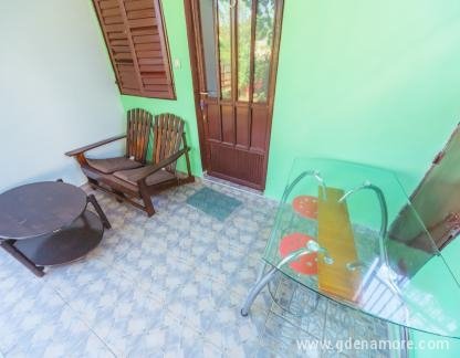 Apartmani Lilić, Apartman u prizemlju/5, privatni smeštaj u mestu Donji Štoj, Crna Gora