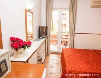 APPARTAMENTI SOFIA, , alloggi privati a Bečići, Montenegro - dsc_8571-600x400
