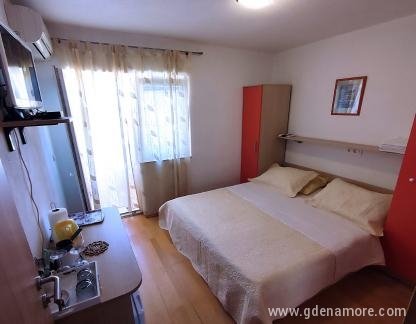 Ferienwohnungen Tucepi Jakic, Zimmer 2+0, Privatunterkunft im Ort Tučepi, Kroatien - aulav-