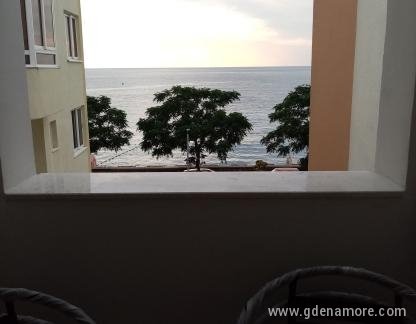 villa ponta, , alojamiento privado en Dobre Vode, Montenegro - Pingvin pogled na more