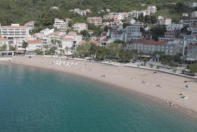 Sprehodite se po promenadi Petrovac